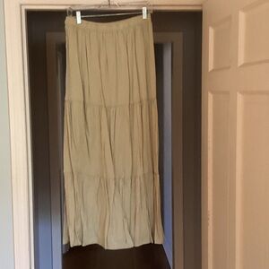 Le Lis maxi skirt - celery color - new with tags - size medium